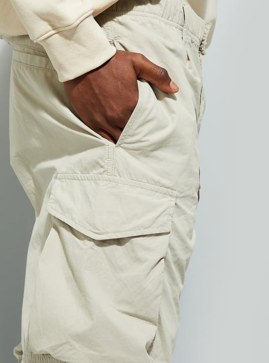 URB_N Men Solid Parachute Pants with Cargo Pockets