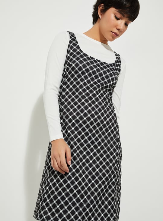 URB_N Women Checked Pinafore Dress with T-shirt Black Checked