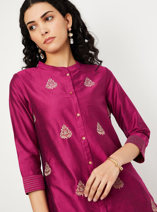 Women Embroidered Straight Kurta