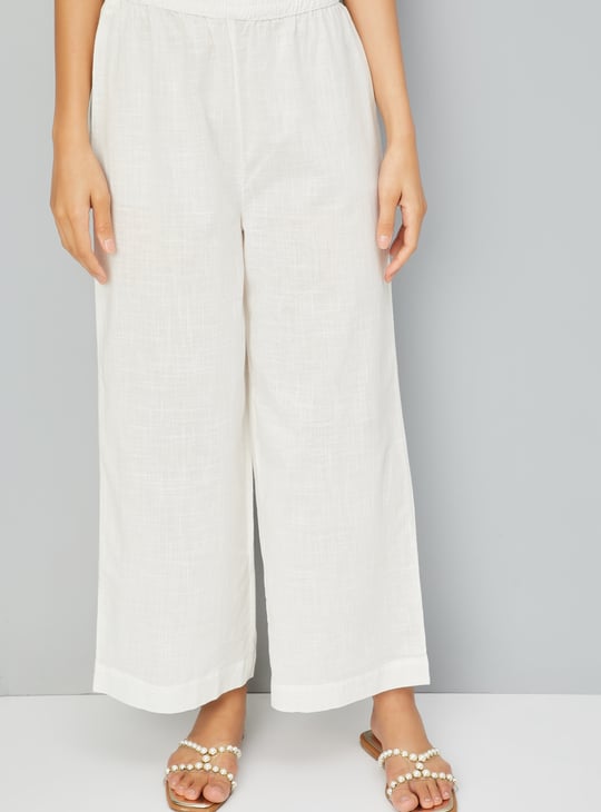 Women Embroidered Straight Kurta Set Embroidered