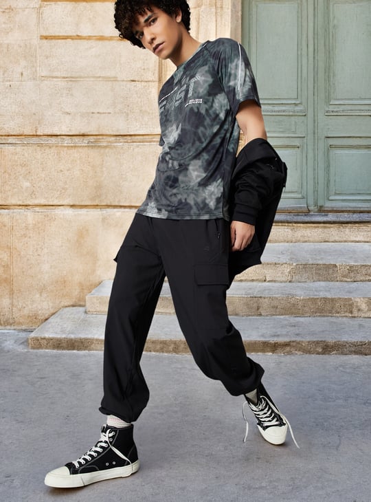 Men Solid Performance Cargo Joggers Solid