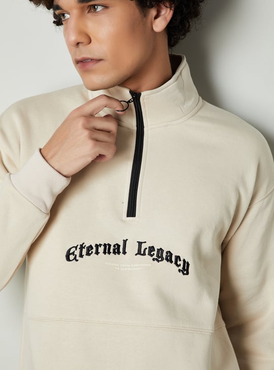 Men Embroidered Mock Collar Sweatshirt