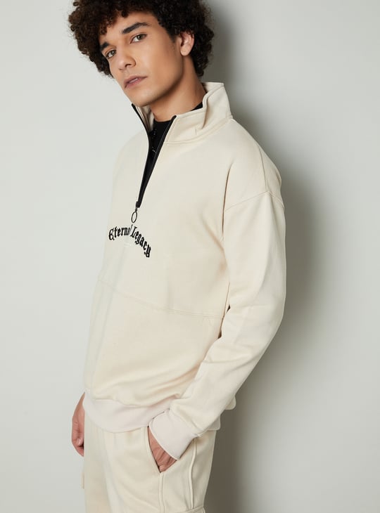 Men Embroidered Mock Collar Sweatshirt