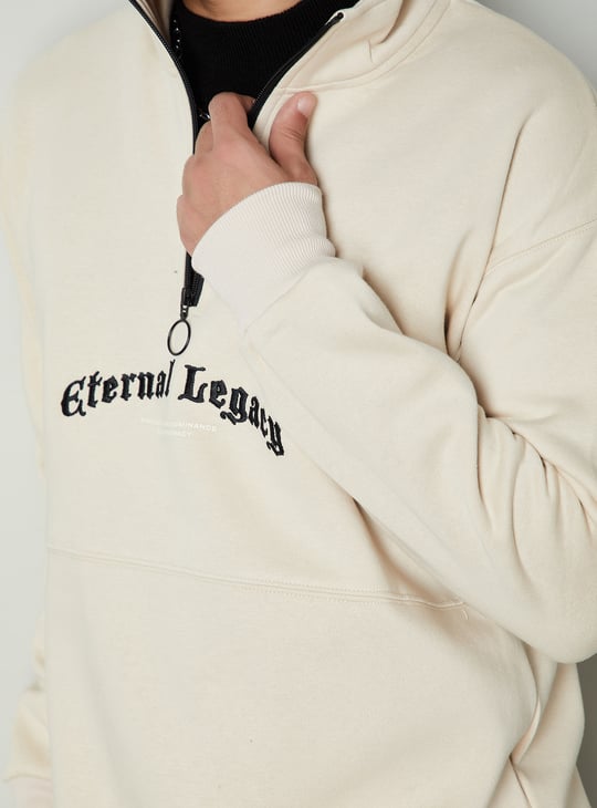 Men Embroidered Mock Collar Sweatshirt