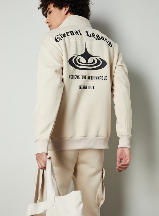 Men Embroidered Mock Collar Sweatshirt