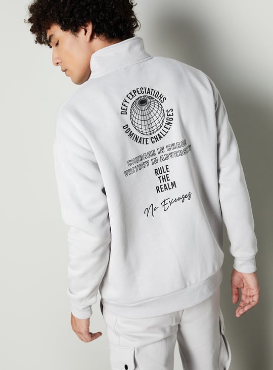 Men Embroidered Mock Collar Sweatshirt