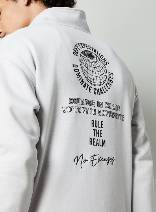 Men Embroidered Mock Collar Sweatshirt