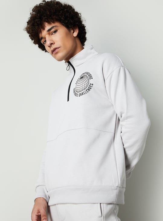 Men Embroidered Mock Collar Sweatshirt