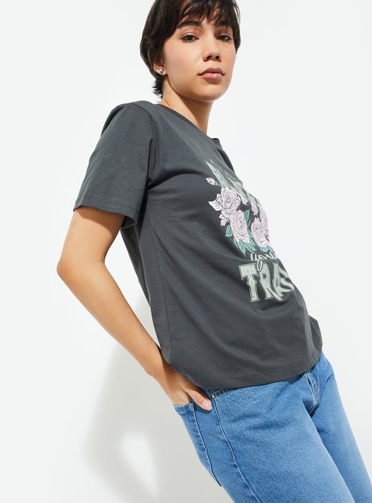 URB_N Women Relaxed Fit Graphic Printed T-shirt