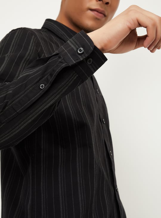 Men Striped Slim Fit Smart Casual Shirt