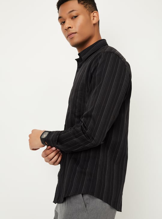 Men Striped Slim Fit Smart Casual Shirt