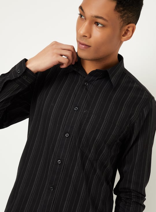 Men Striped Slim Fit Smart Casual Shirt