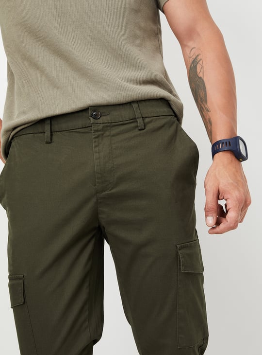 Men Solid Slim Fit Cargo Trousers