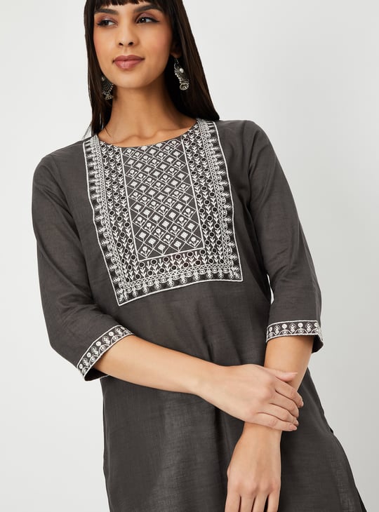 Women Embroidered Yoke Straight Kurta