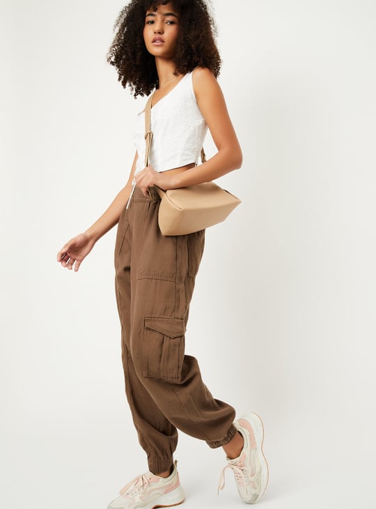 Women Textured Cargo Jogger Jeans