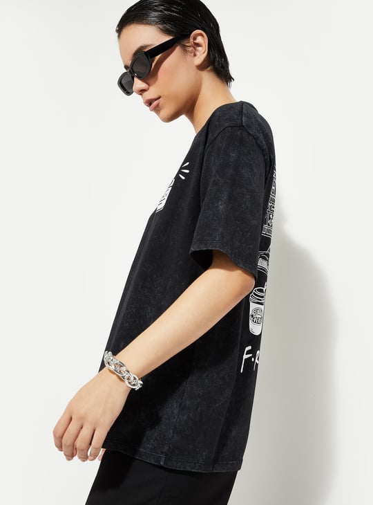 URB_N Women Friends Print Longline Boxy Fit T-shirt