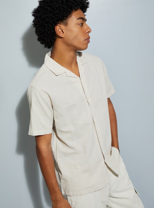 URB_N Men Textured Regular Fit Resort Linen Shirt