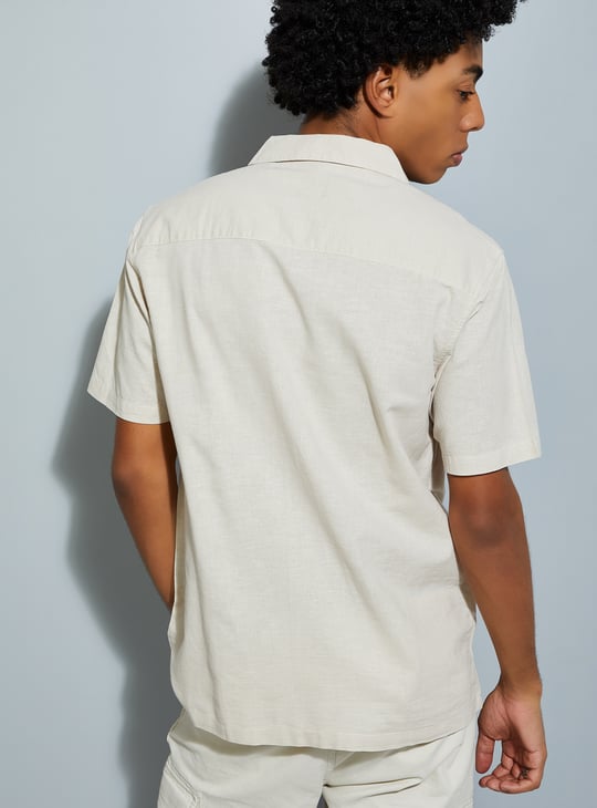 URB_N Men Textured Regular Fit Resort Linen Shirt