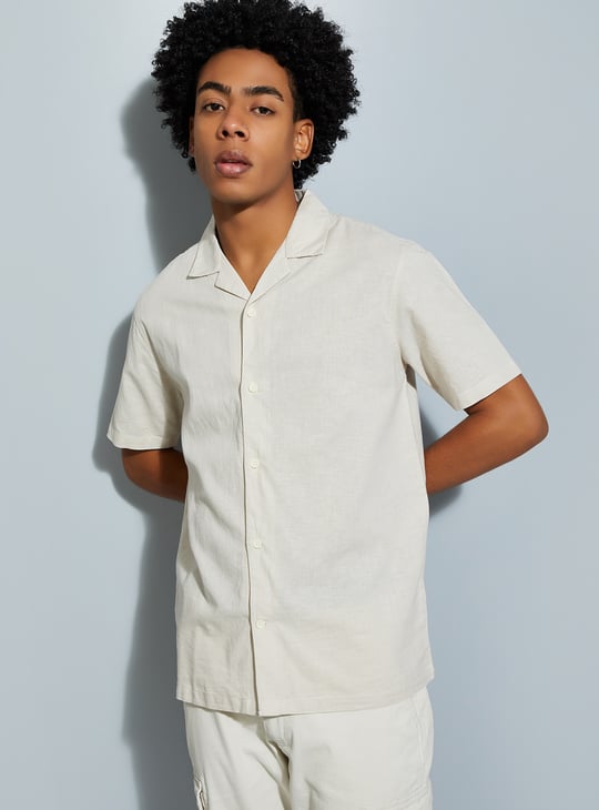 URB_N Men Textured Regular Fit Resort Linen Shirt