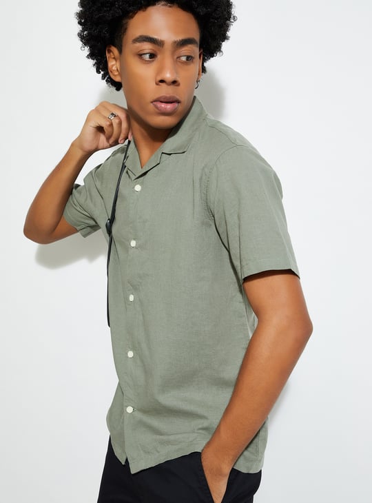 URB_N Men Textured Regular Fit Resort Linen Shirt