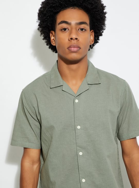 URB_N Men Textured Regular Fit Resort Linen Shirt