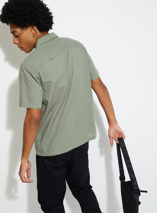 URB_N Men Textured Regular Fit Resort Linen Shirt