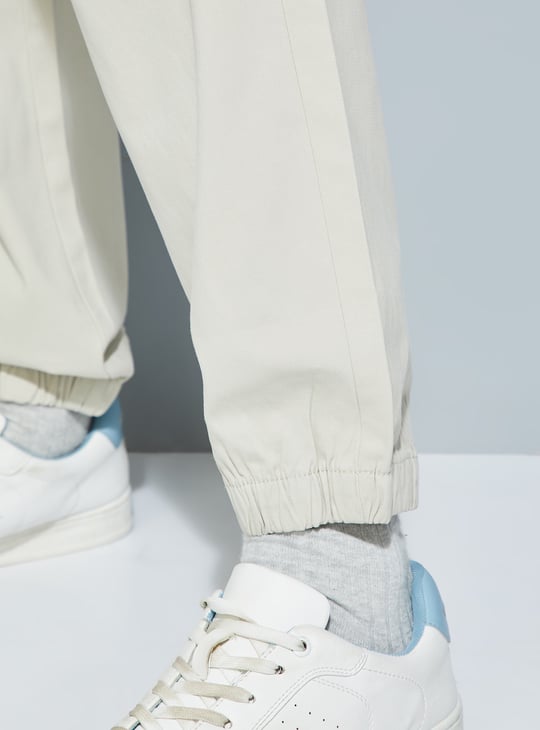 URB_N Men Textured Relaxed Fit Joggers