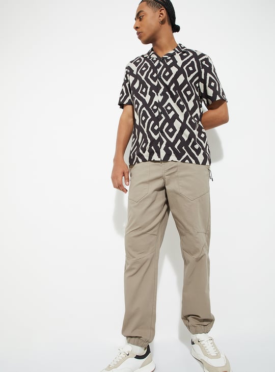 URB_N Men Textured Relaxed Fit Joggers