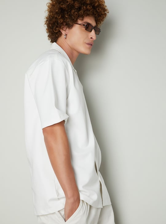 Men Solid Slim Fit Shirt