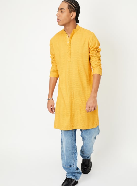 Men Embroidered Slim Fit Kurta