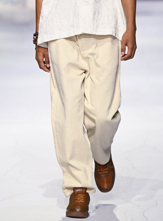 Men Solid Slim Fit Linen Chinos