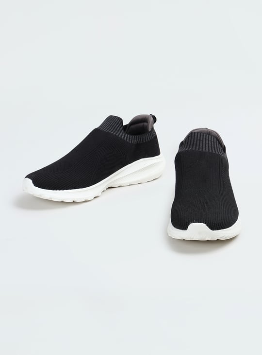 Men Mesh Slip-On Athleisure Shoes