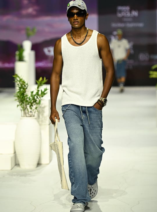 Men Washed Loose Fit Jeans