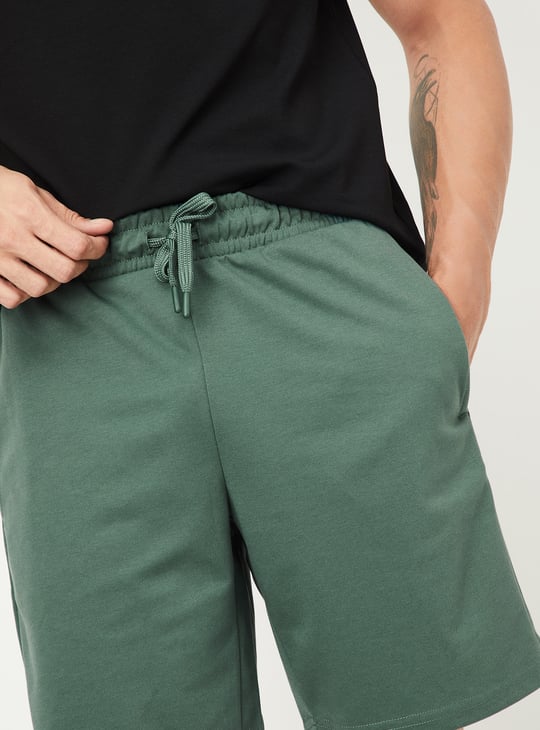 Men Solid Knit Shorts