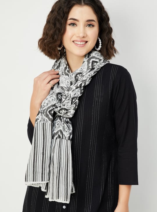 Women Embroidered Straight Kurta Set