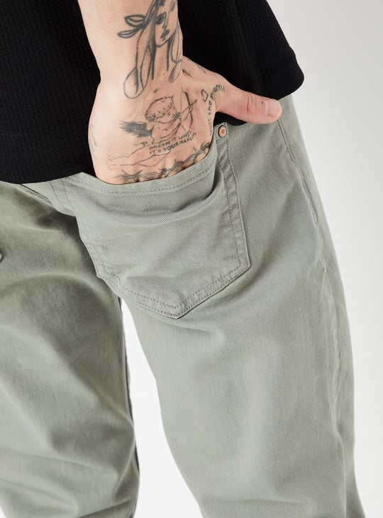 Men Solid Regular Fit Jeans