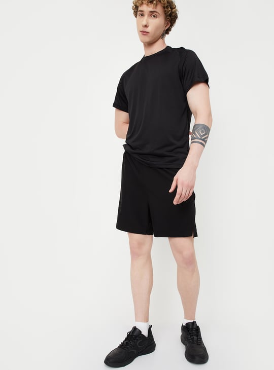 Men Solid Regular Fit Sports Shorts