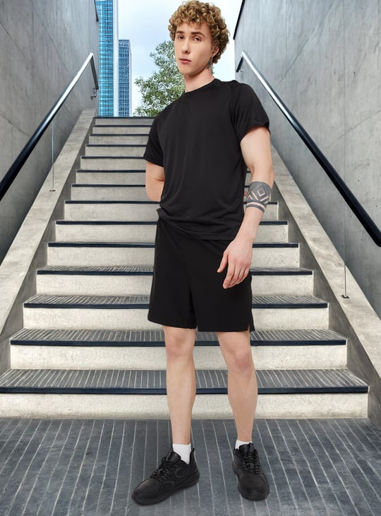 Men Solid Regular Fit Sports Shorts