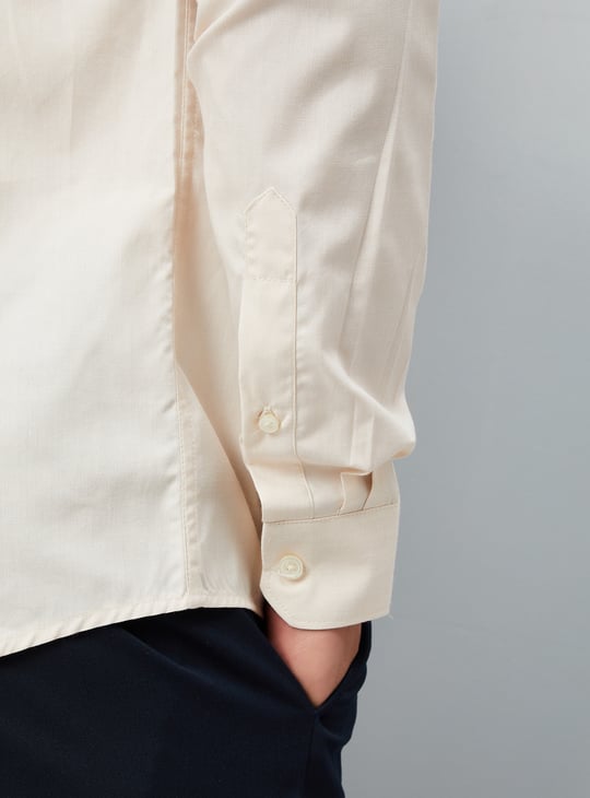 Men Solid Slim Fit Formal Shirt