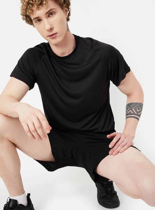 Men Solid Slim Fit T-shirt