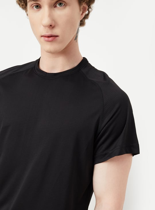 Men Solid Slim Fit T-shirt