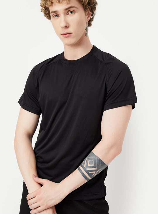 Men Solid Slim Fit T-shirt