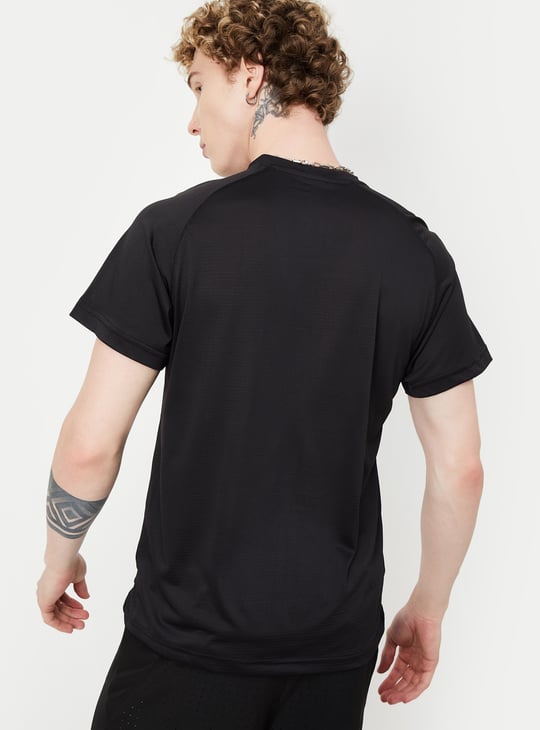 Men Solid Slim Fit T-shirt