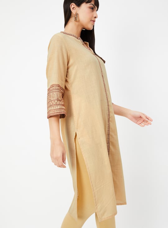Women Embroidered Straight Kurta