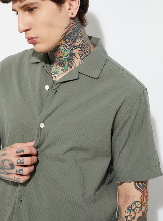 URB_N Men Textured Regular Fit Shirt