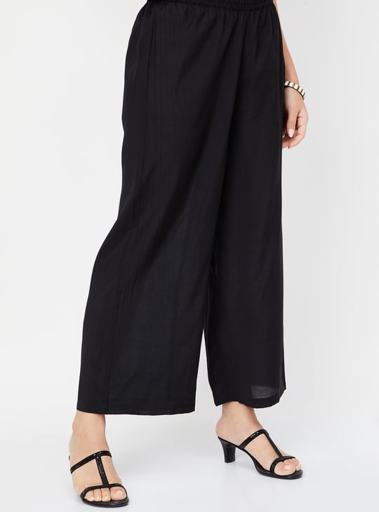 Women Floral Embroidered Straight Kurta Set