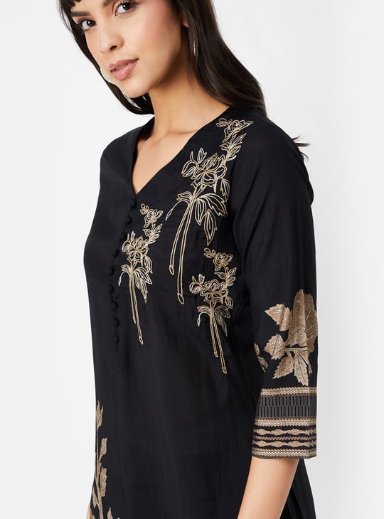 Women Floral Embroidered Straight Kurta Set