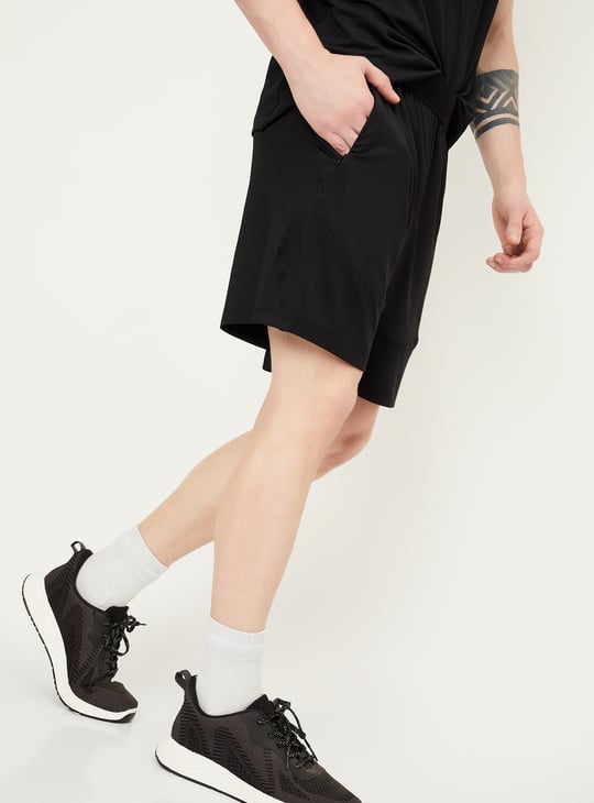 Men Textured Regular Fit Sports Shorts