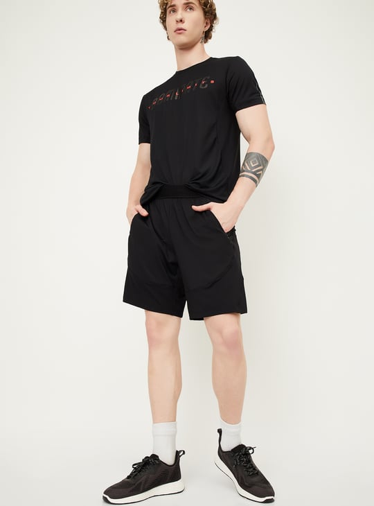 Men Textured Regular Fit Sports Shorts
