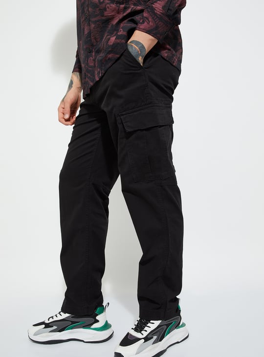 URB_N Men Solid Relaxed Fit Cargo Trousers